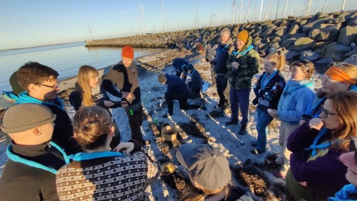 ledere på stranden